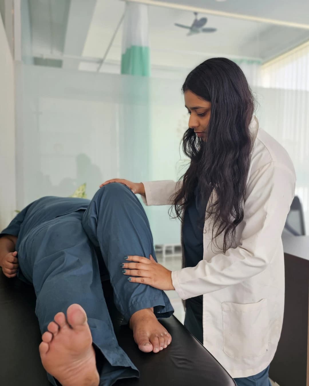Physiotherapist treating patient from Gubbalala at Curis 360 Vasanthapura